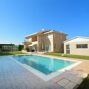 villa-daryah-sirina-bay.protaras-cy-hotels.com/